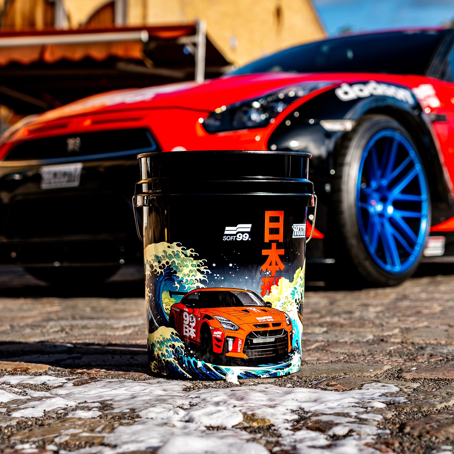 Soft99 Bucket Set, car care product set with a bucket and Grit Guard